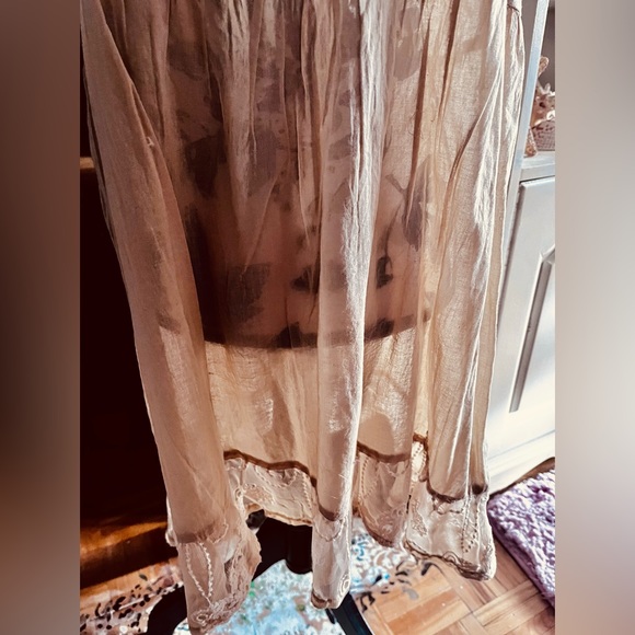 Beautiful lace overlay mini - Picture 9 of 9